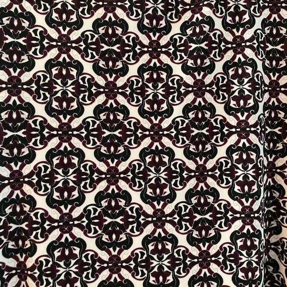 WHBM top in XL. Sleeveless geometric pattern - Picture 8 of 13